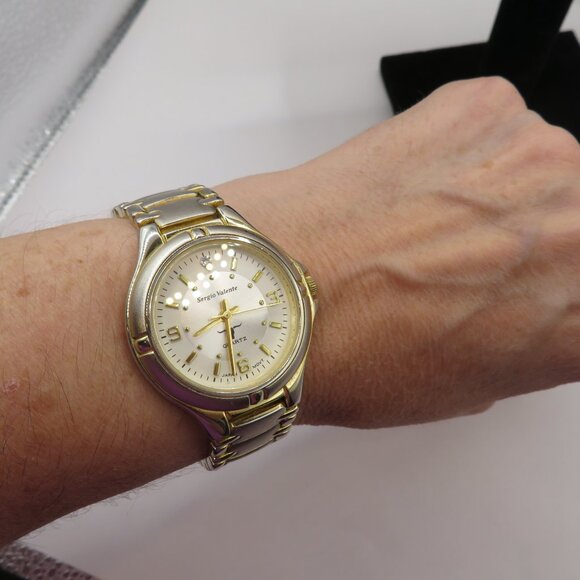 Sergio Valente Vintage Ladies Watch Silver and Gold Tone - Picture 9 of 10